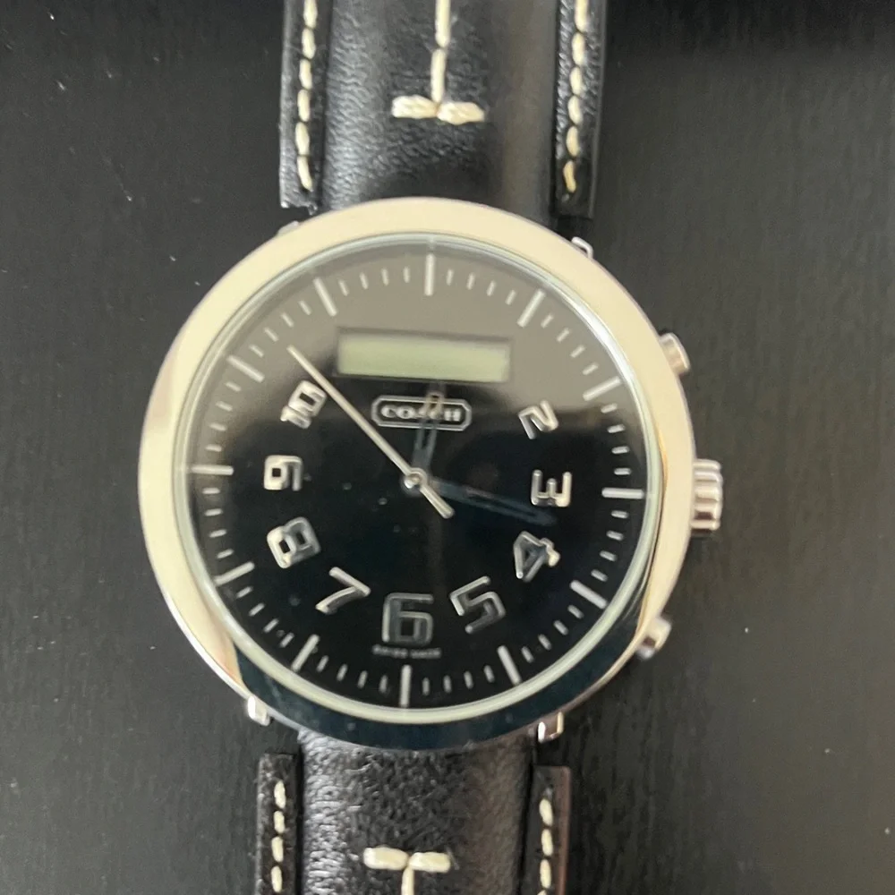 Coach Men's Black Leather Strap Watch
Stainless steel transatlantic watch. - Picture 3 of 14